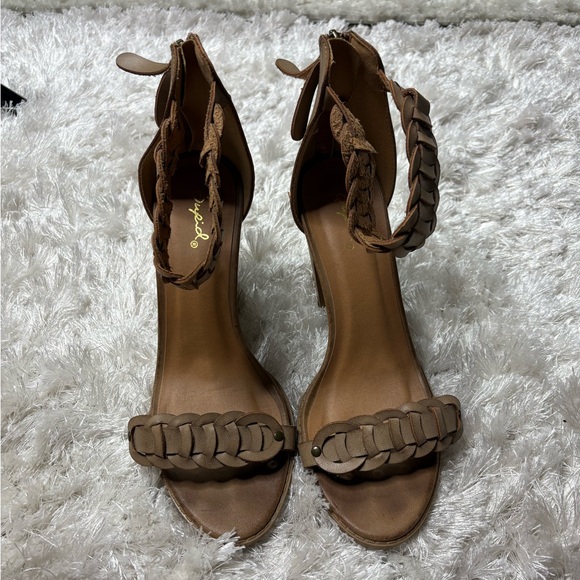 Block Heels - Picture 7 of 9